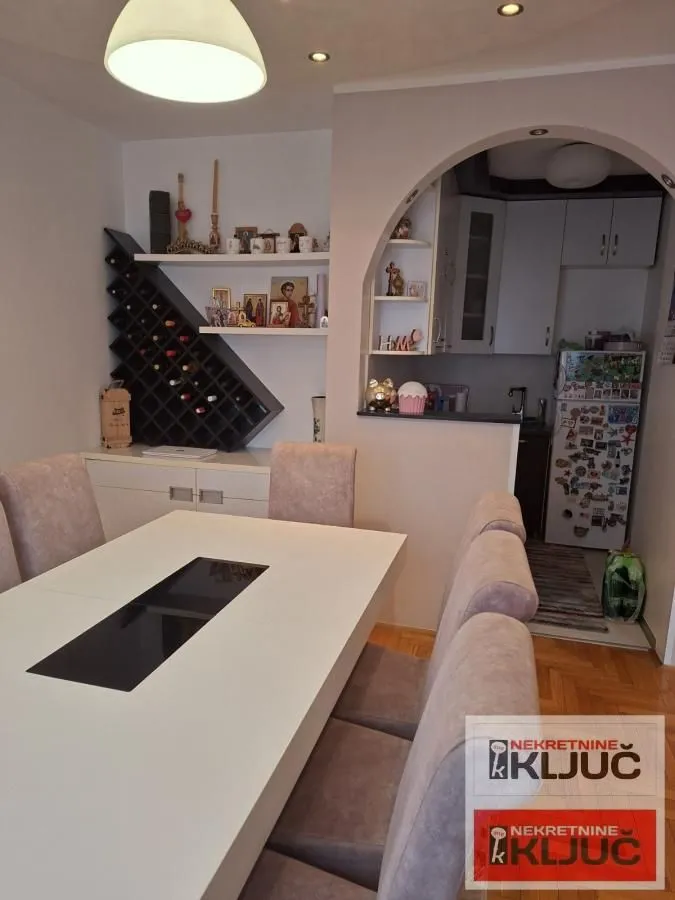Prodaja, trosoban stan, 70m², Nova Detelinara, Novi Sad Sve Podlokacije