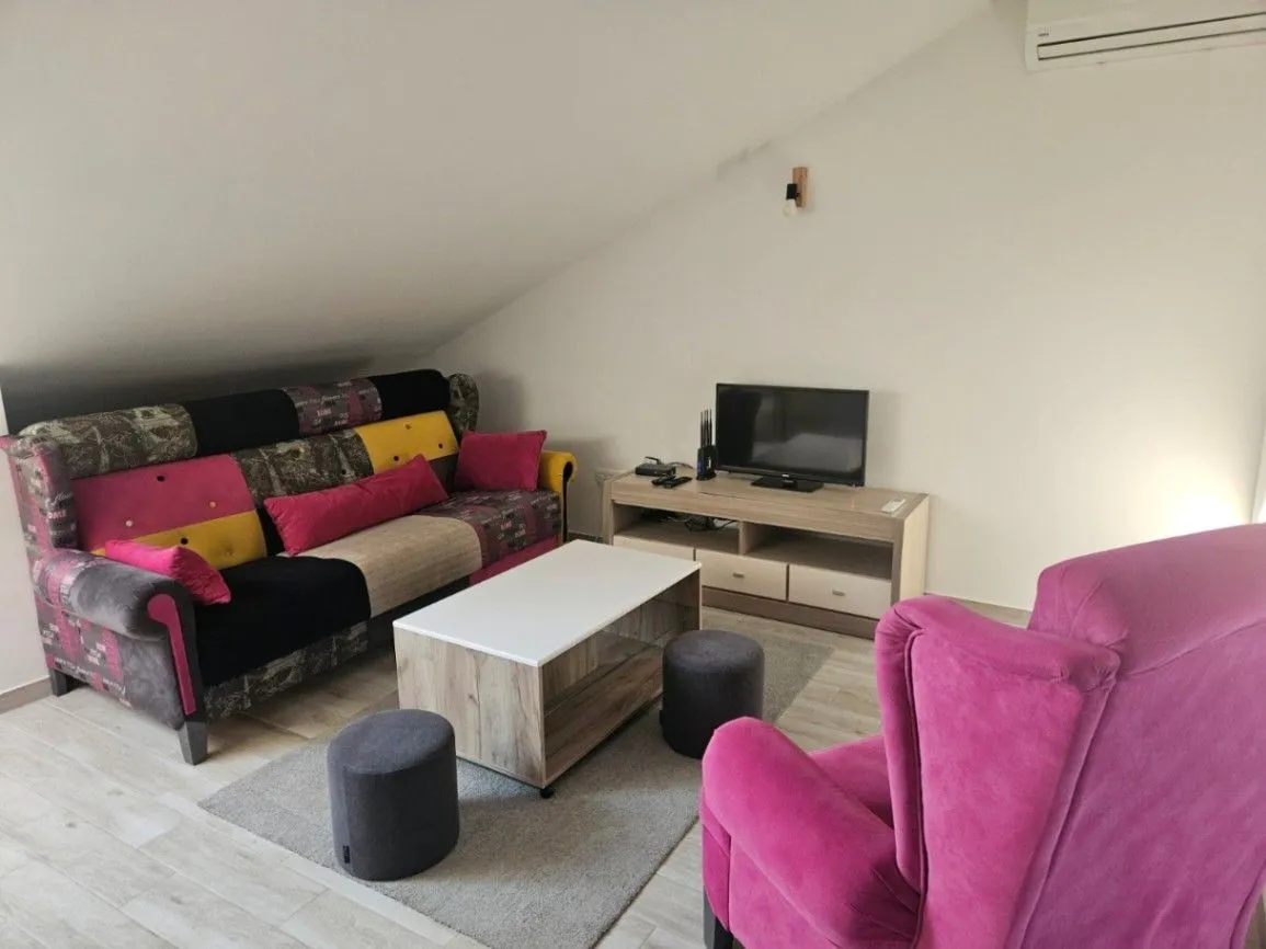 Izdavanje, jednosoban stan, 50m², Centar, Budva