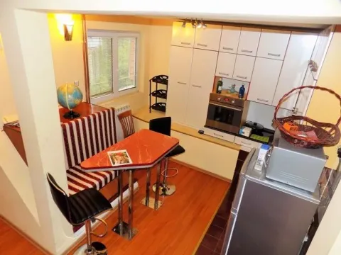 Izdavanje, trosoban stan, 94m², Savski Venac, Beograd - image 8