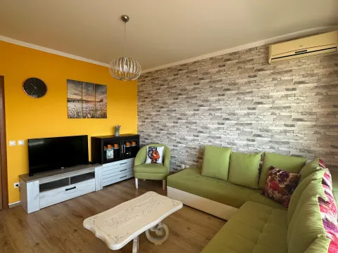 Rent, one bedroom apartment, 57m², Centar, Tivat