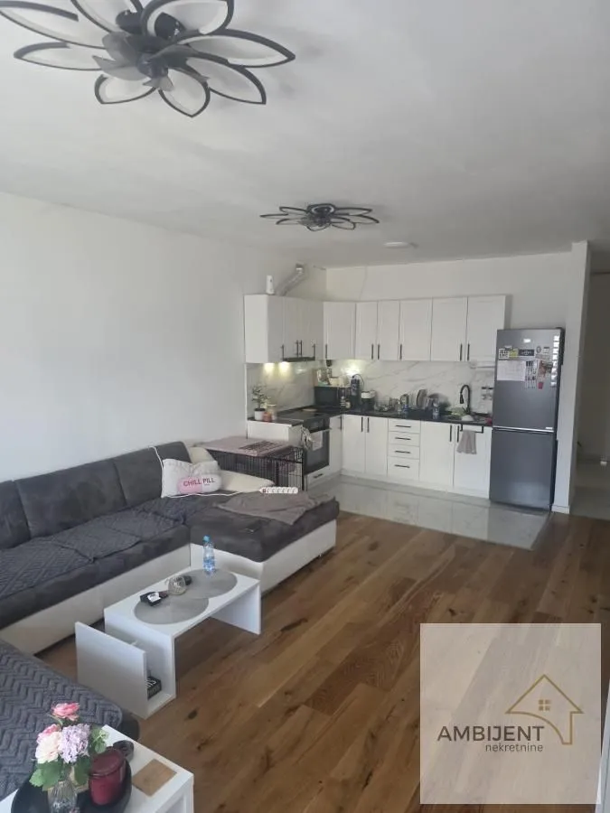Prodaja, trosoban stan, 78m², Centar, Stara Pazova