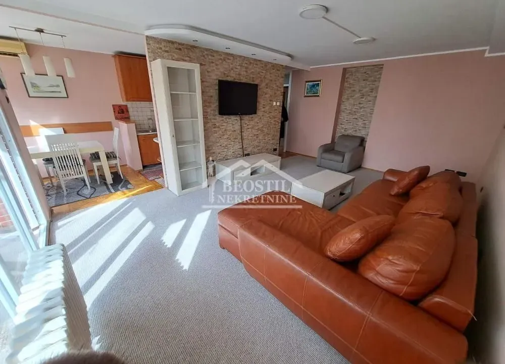 Izdavanje, trosoban stan, 82m², Lion, Zvezdara Sve Podlokacije