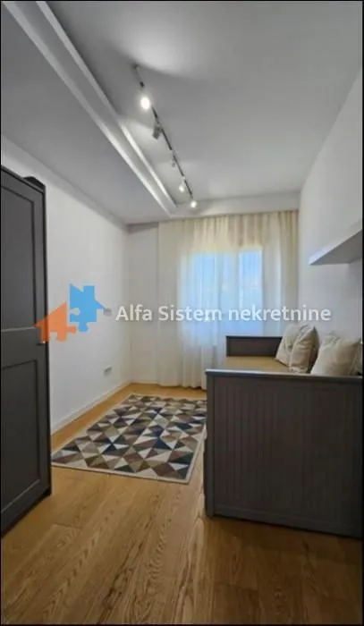 Izdavanje, stan, 240m², Neimar, Vračar Sve Podlokacije
