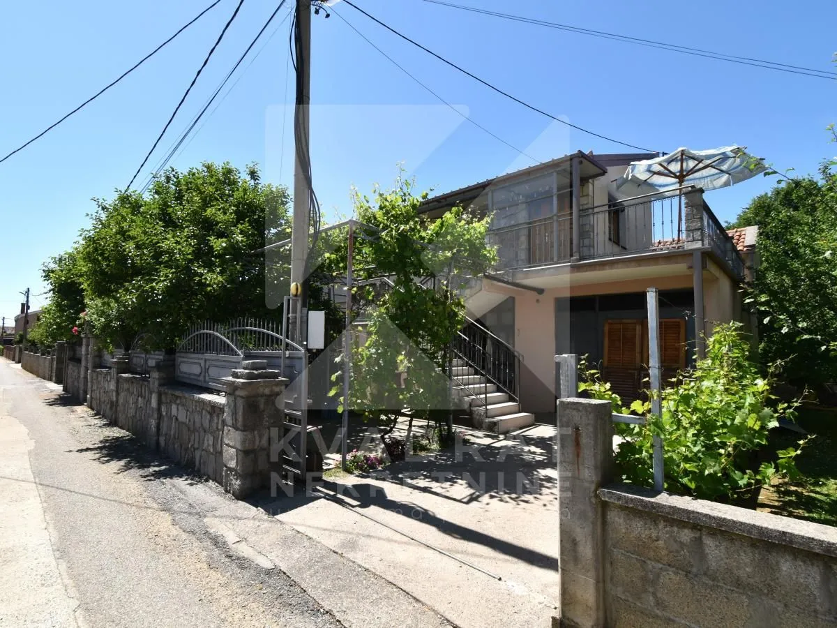 Prodaja, kuća, 302m², Zlatica, Podgorica