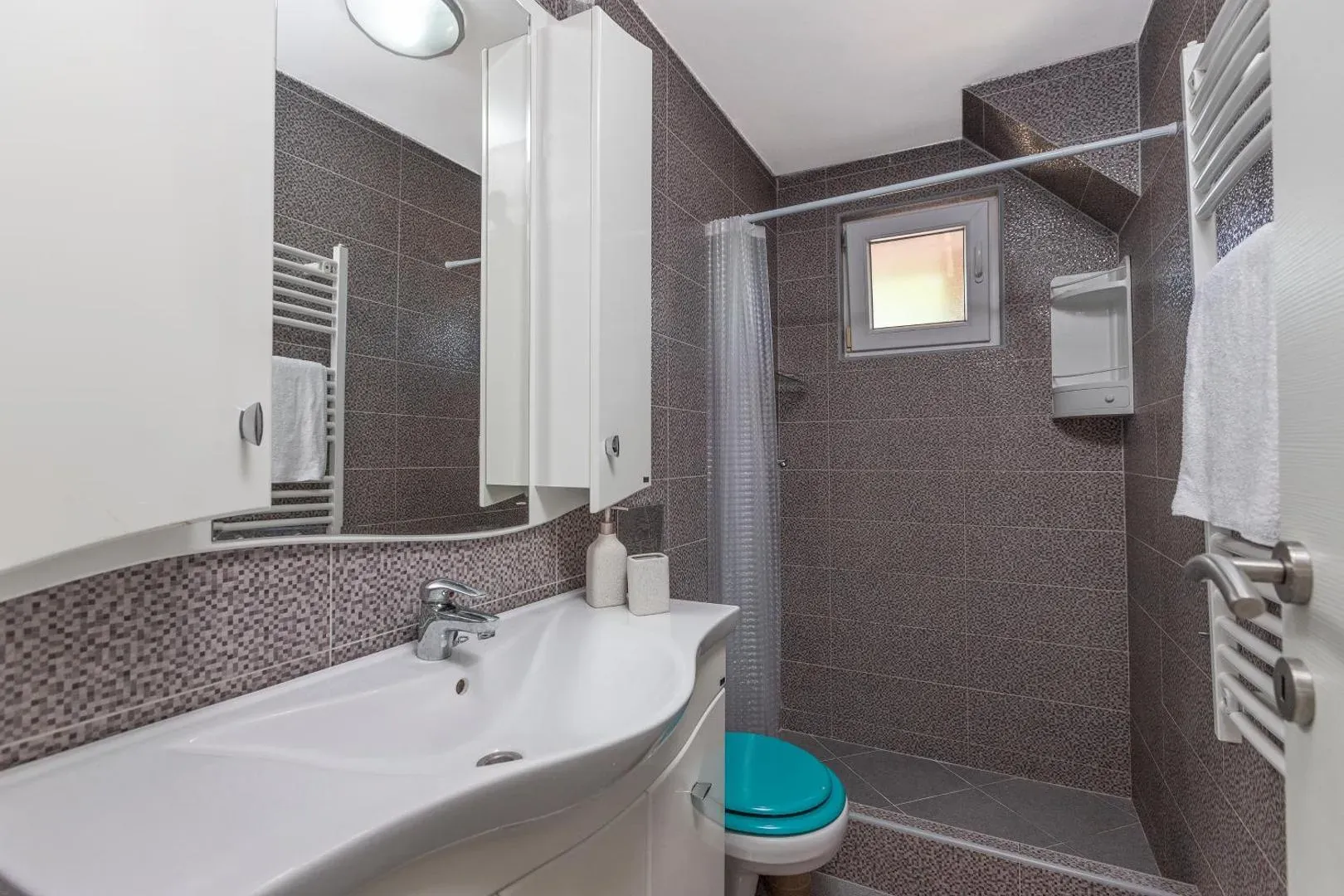 Rent, two bedroom apartment, 70m², Dumidran, Tivat