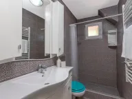 Izdavanje, dvosoban stan, 70m², Dumidran, Tivat - image 15