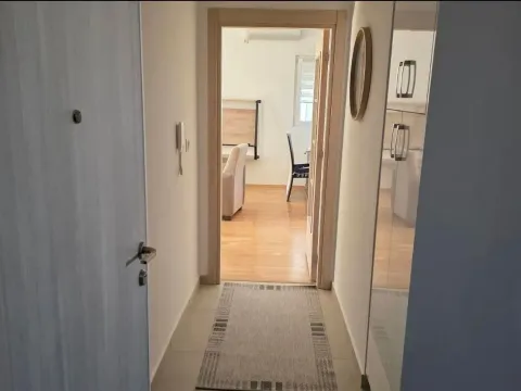 Rent, one bedroom apartment, 72m², Blok 9, Podgorica - image 7