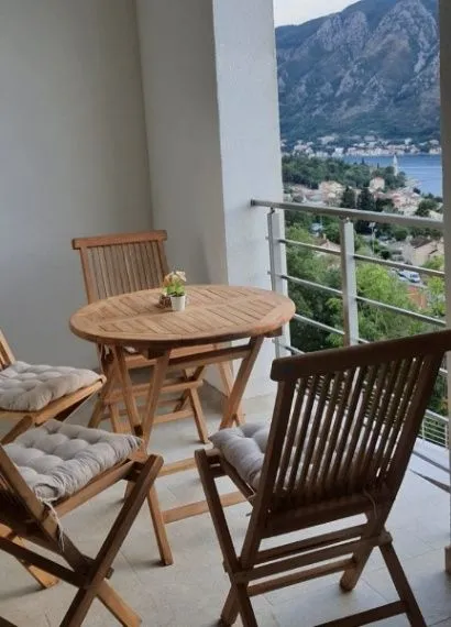 Rent, two bedroom apartment, 100m², Dobrota, Kotor