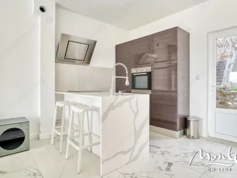Sale, two bedroom apartment, 85m², Petrovac, Budva - image 17