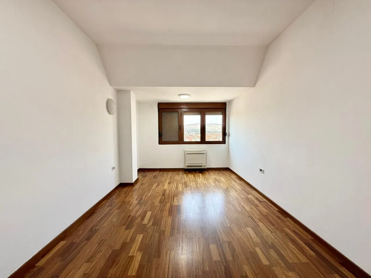 Sale, four bedroom apartment, 220m², Preko Morače, Podgorica