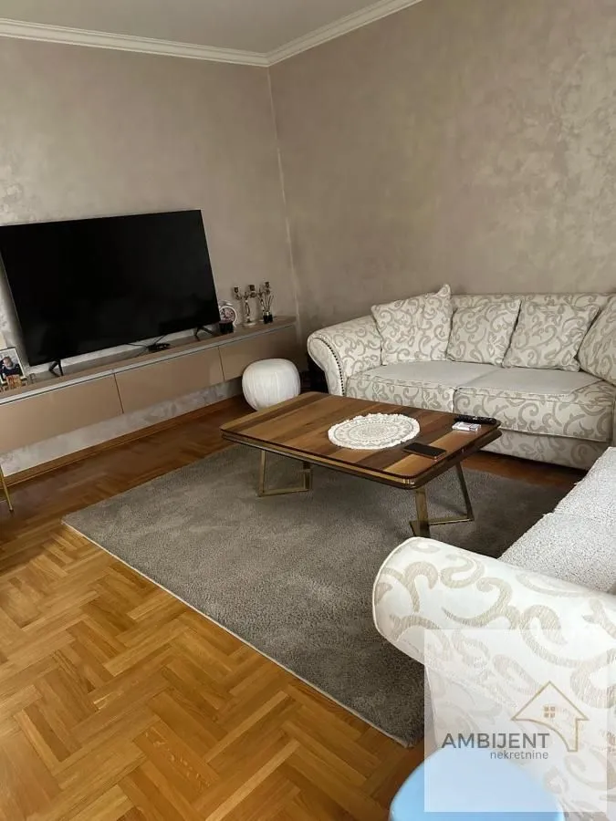 Prodaja, trosoban stan, 84m², Centar, Stara Pazova