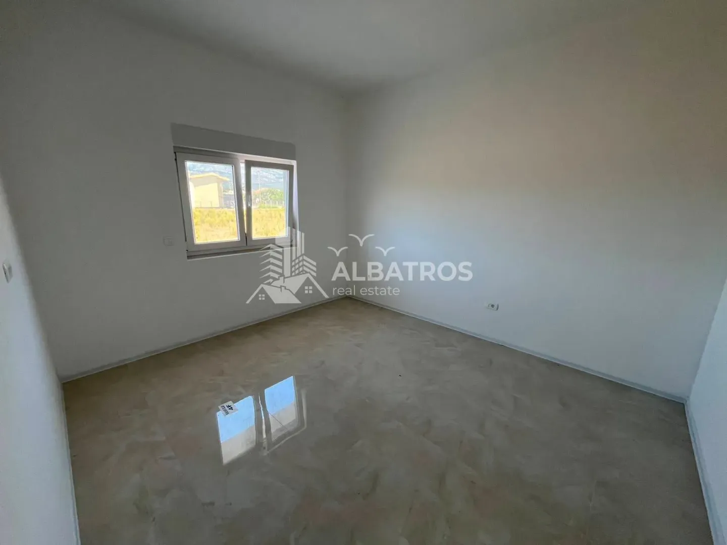 Rent, office space, 104m², Polje, Bar