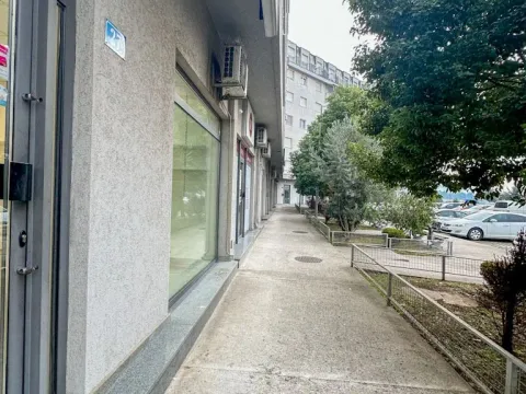 Rent, office space, 120m², Stari Aerodrom, Podgorica - image 8