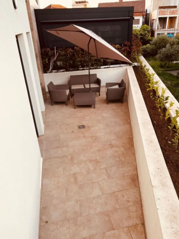 Izdavanje, jednosoban stan, 50m², Kalimanj, Tivat