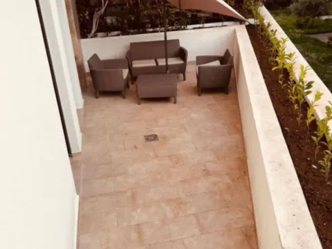 Izdavanje, jednosoban stan, 50m², Kalimanj, Tivat - image 3