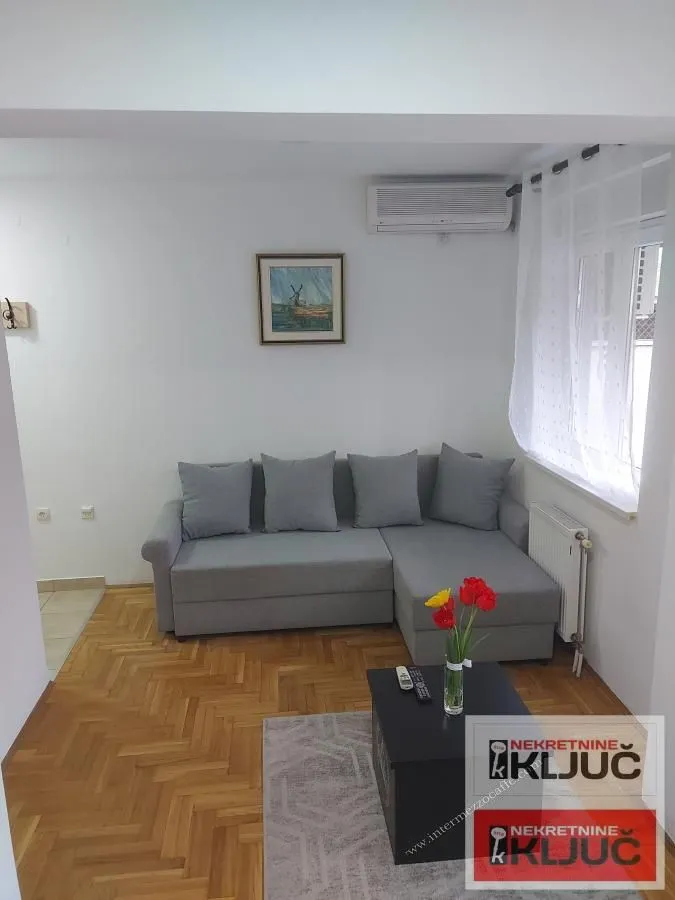 Izdavanje, jednosoban stan, 38m², Grbavica, Novi Sad Sve Podlokacije