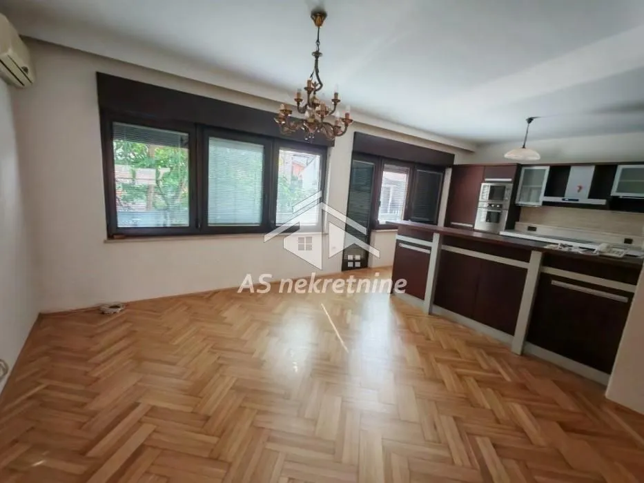 Izdavanje, kuća, 360m², Voždovac Sve Podlokacije, Beograd