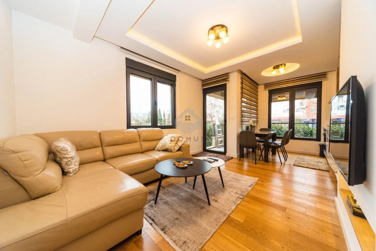 Izdavanje, jednosoban stan, 45m², Blok 6, Podgorica