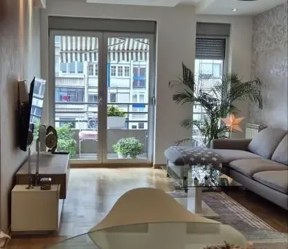Izdavanje, dvosoban stan, 54m², Vračar Sve Podlokacije, Beograd
