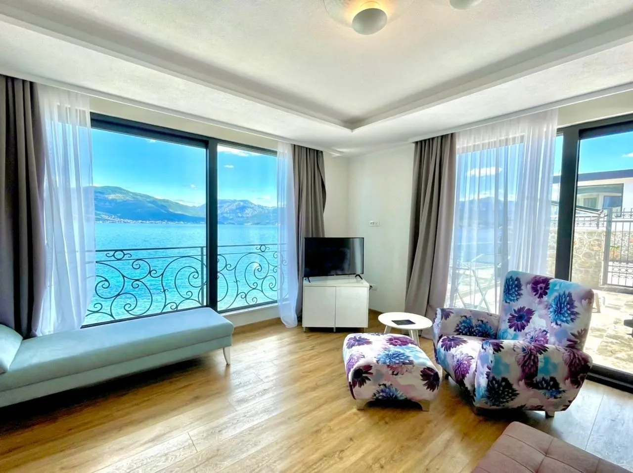 Prodaja, kuća, 420m², Krašići, Tivat