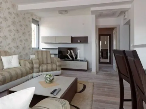Izdavanje, trosoban stan, 140m², Opatovo, Tivat - image 3