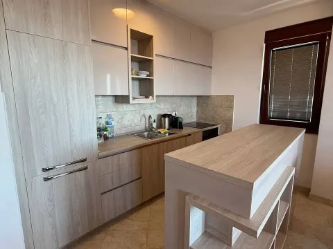 Izdavanje, dvosoban stan, 120m², Bečići, Budva - image 4