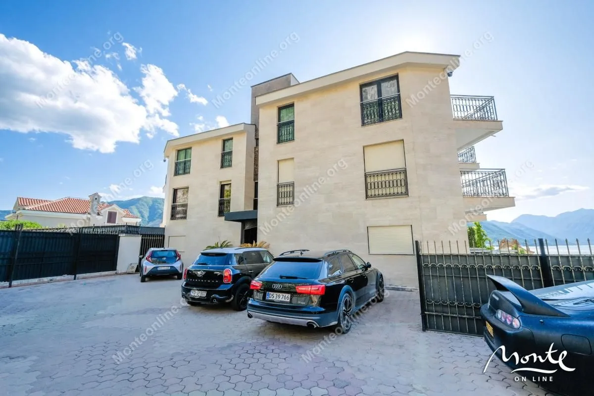 Prodaja, dvosoban stan, 85m², Dobrota, Kotor