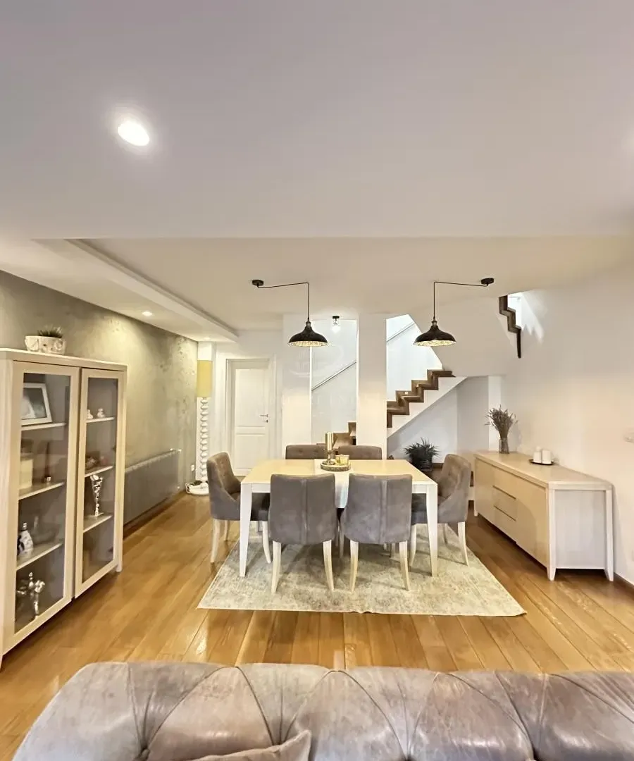 Sale, house, 300m², Lekino Brdo, Voždovac Sve Podlokacije