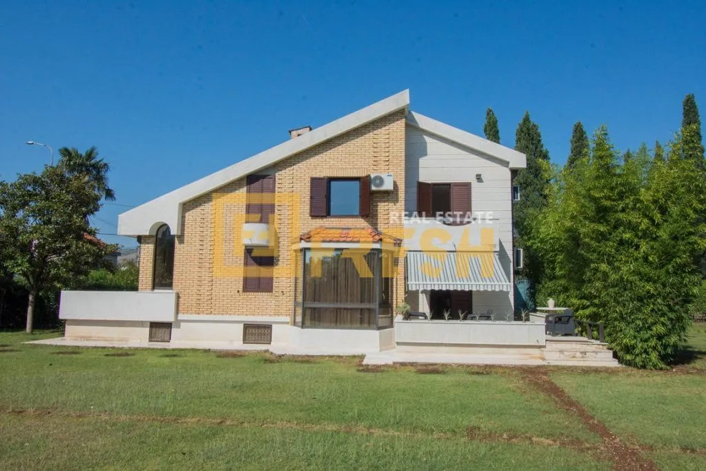Prodaja, kuća, 250m², Tološi, Podgorica