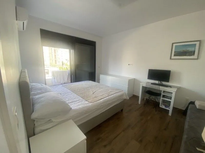 Izdavanje, četvorosoban stan, 71m², Centar, Bar