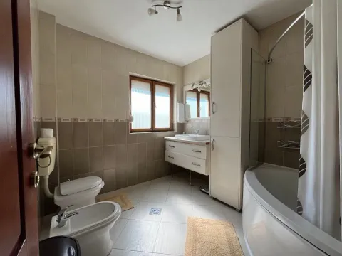 Rent, house, 200m², Tološi, Podgorica - image 13