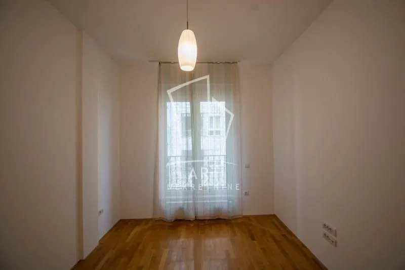 Izdavanje, trosoban stan, 94m², Vračar Hram, Vračar Sve Podlokacije