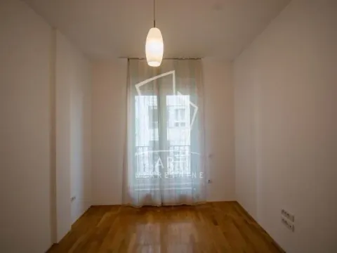 Izdavanje, trosoban stan, 94m², Vračar Hram, Vračar Sve Podlokacije - image 4