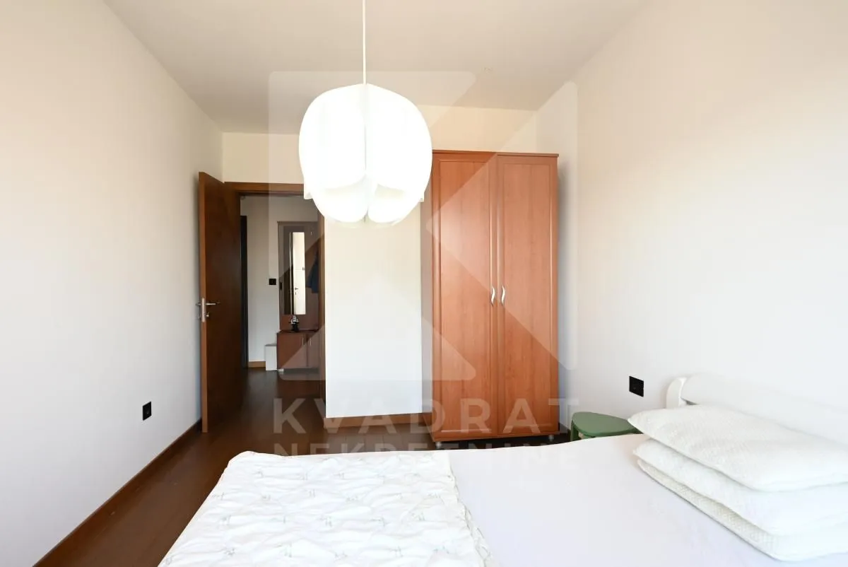Bedroom with a bed and a wardrobe.