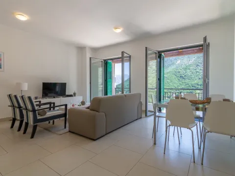Sale, apartment, 91m², Morinj, Kotor - image 10