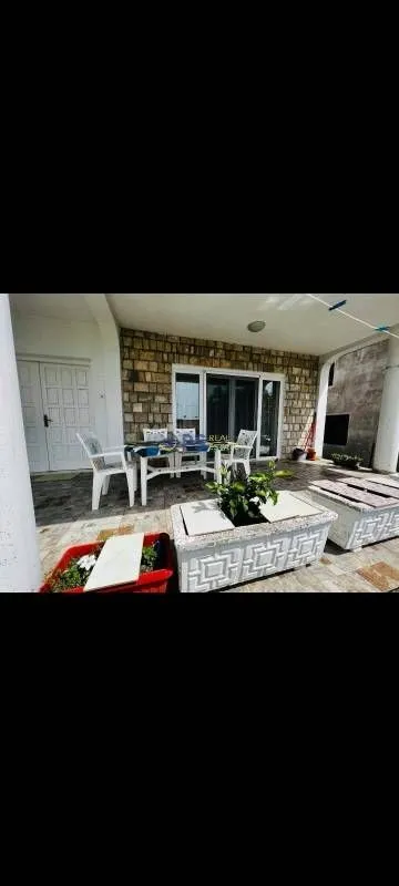 Sale, house, 330m², Bar, Crna Gora