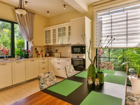 Prodaja, kuća, 240m², Donja Lastva, Tivat - image 2