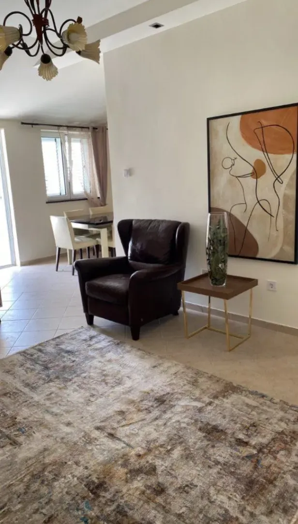 Izdavanje, trosoban stan, 114m², Masline, Podgorica
