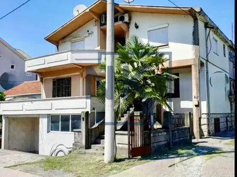 Sale, house, 266m², Blok 5, Podgorica - image 2