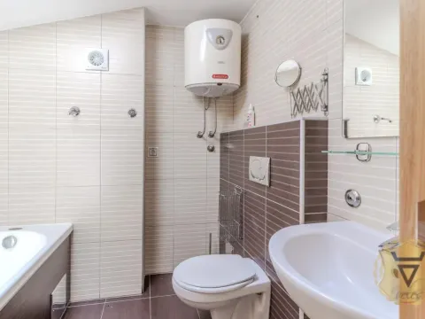 Izdavanje, trosoban stan, 128m², Stari Grad, Beograd - image 8