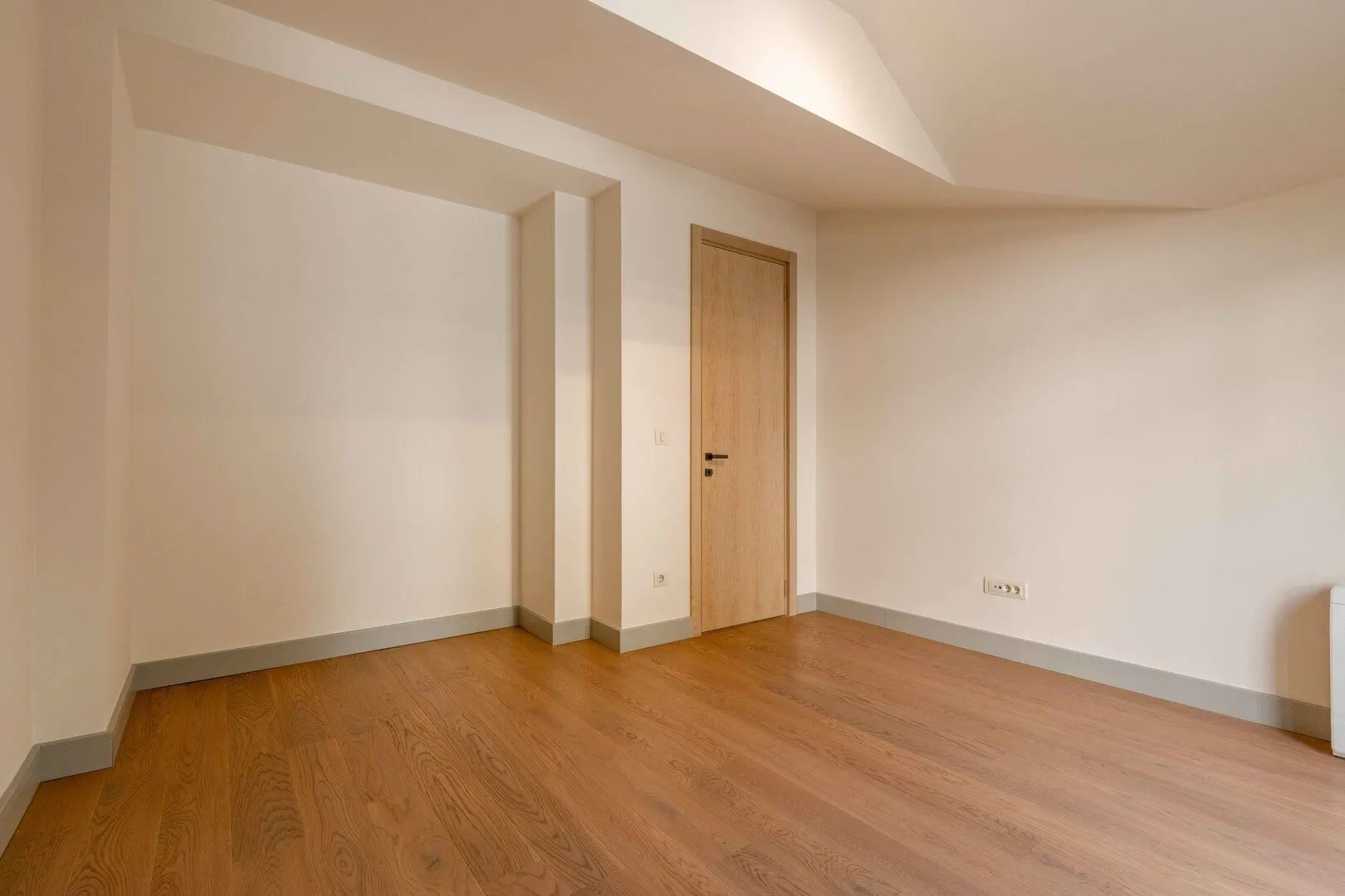 Prodaja, kuća, 204m², Podkošljun, Budva