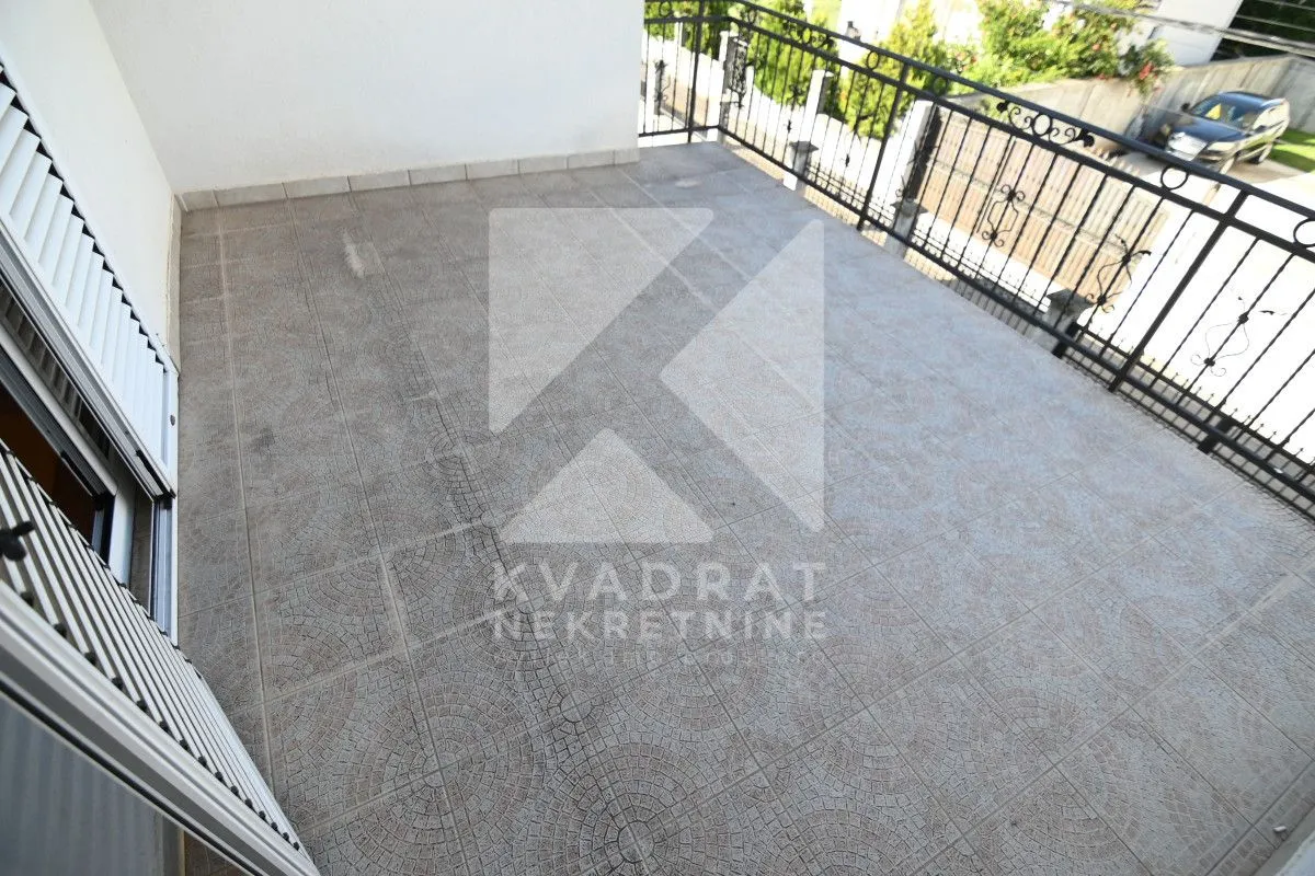 Rent, house, 400m², Zlatica, Podgorica
