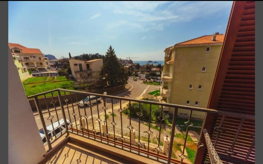 Rent, two bedroom apartment, 55m², Petrovac, Budva