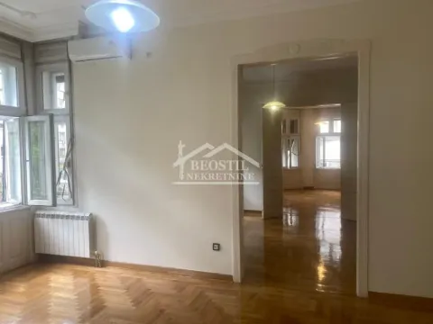 Izdavanje, četvorosoban stan, 135m², Skadarlija, Beograd - image 14