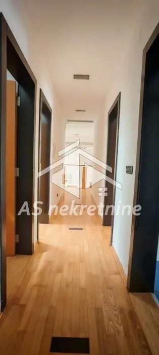 Prodaja, stan, 207m², Kalenić Pijaca, Vračar Sve Podlokacije
