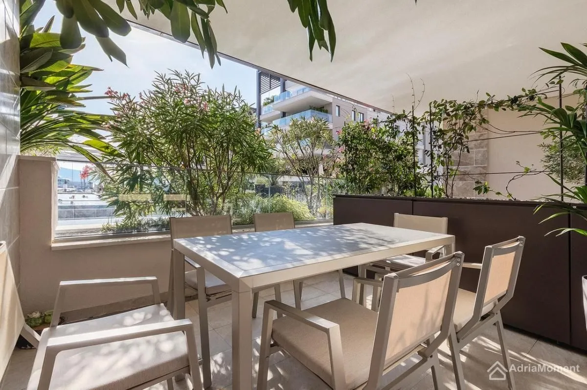 Sale, two bedroom apartment, 185m², Porto Montenegro, Tivat