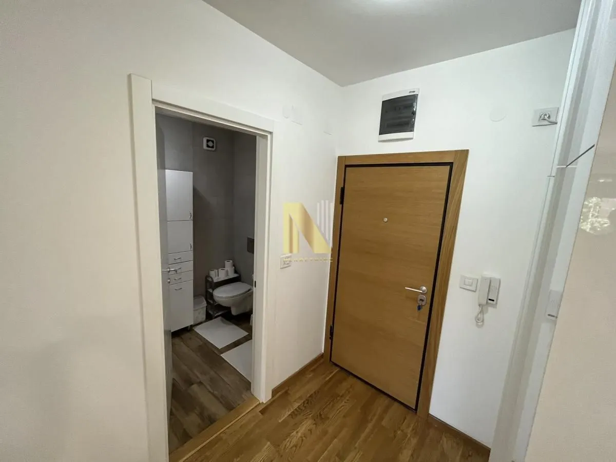Izdavanje, dvosoban stan, 43m², Sajmište, Novi Sad