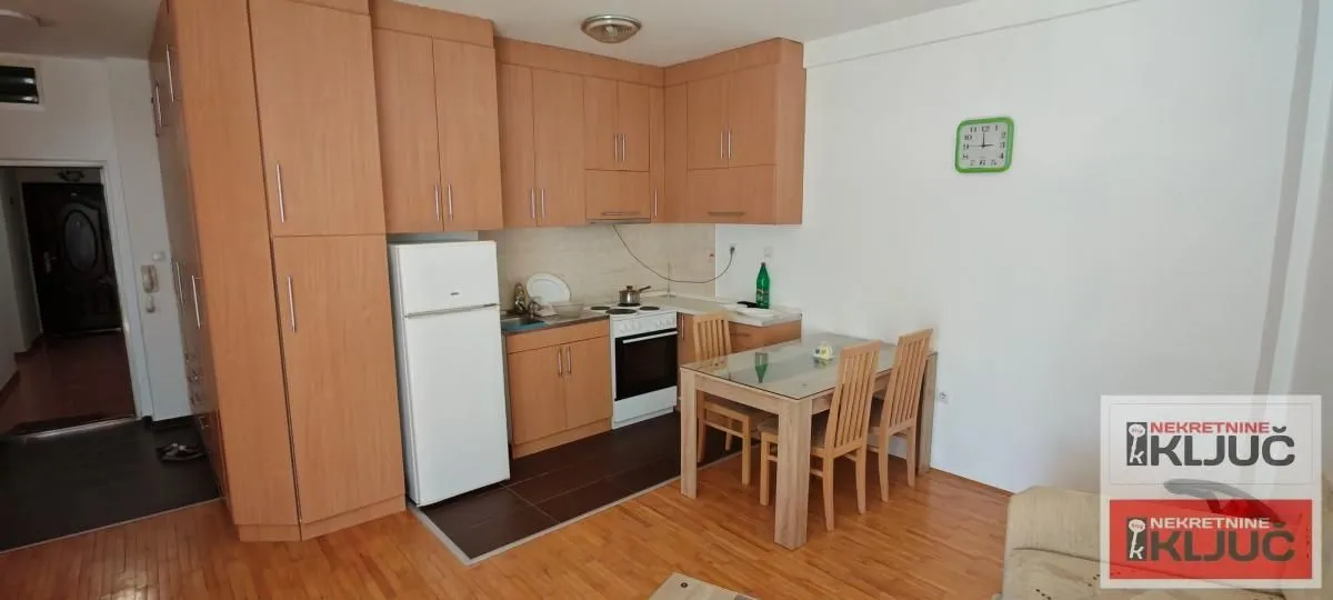 Izdavanje, jednosoban stan, 43m², Novo naselje, Novi Sad