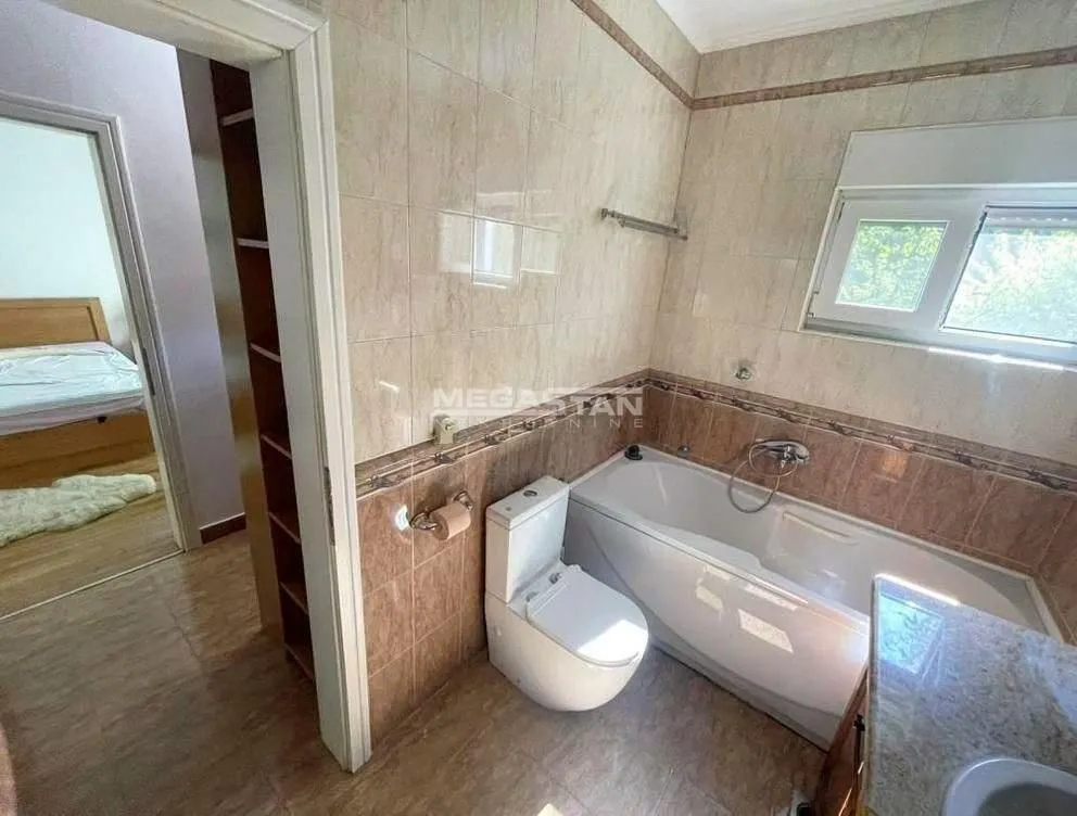 Izdavanje, kuća, 140m², Senjak, Beograd