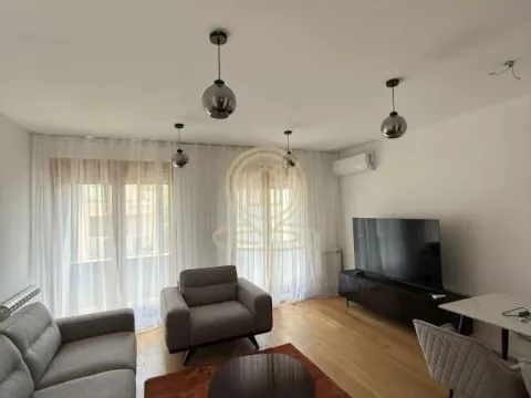 Izdavanje, četvorosoban stan, 81m², Južni Bulevar, Vračar Sve Podlokacije - image 2